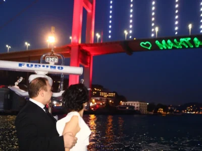 laser-marriage-proposal-at-the-ıstanbul-bosphorus